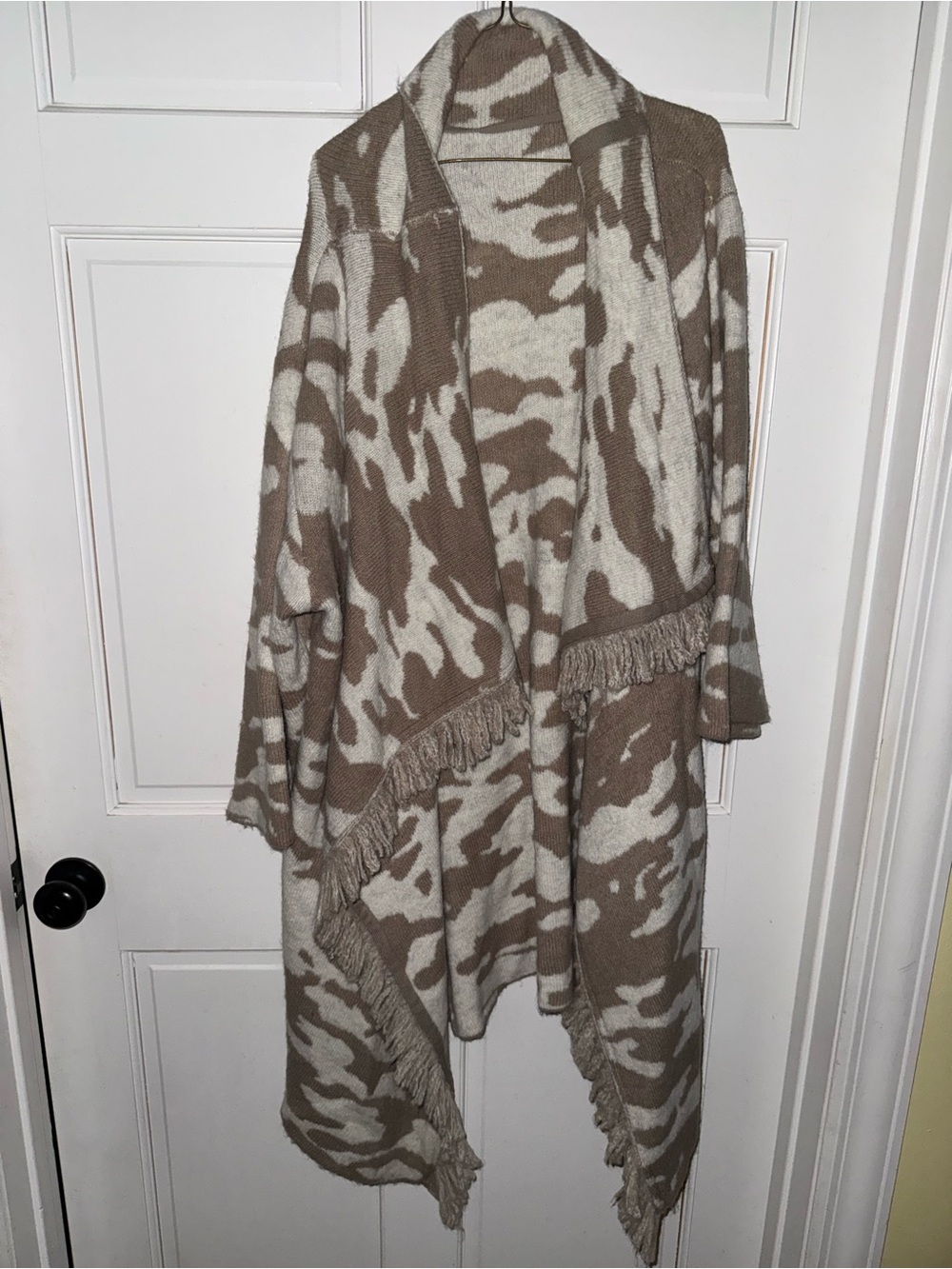 G.I.L.I. Got It Love It Jacquard Fringed Blanket Cardigan